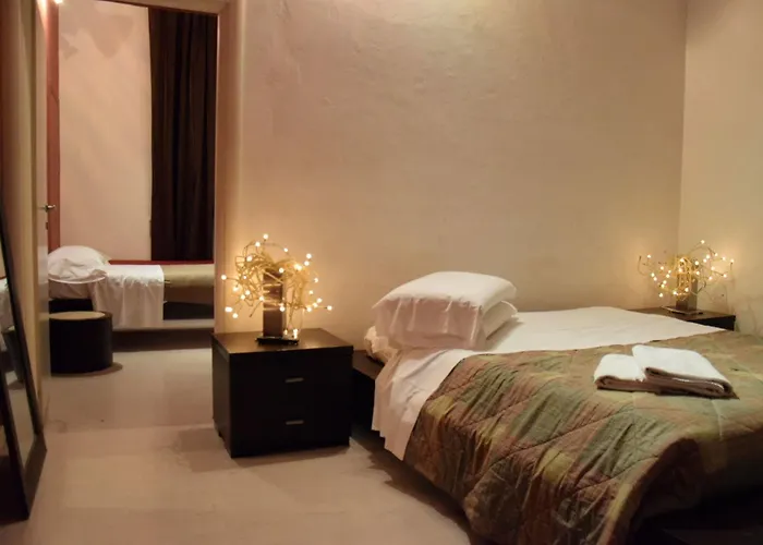 Happy Hotel 2*